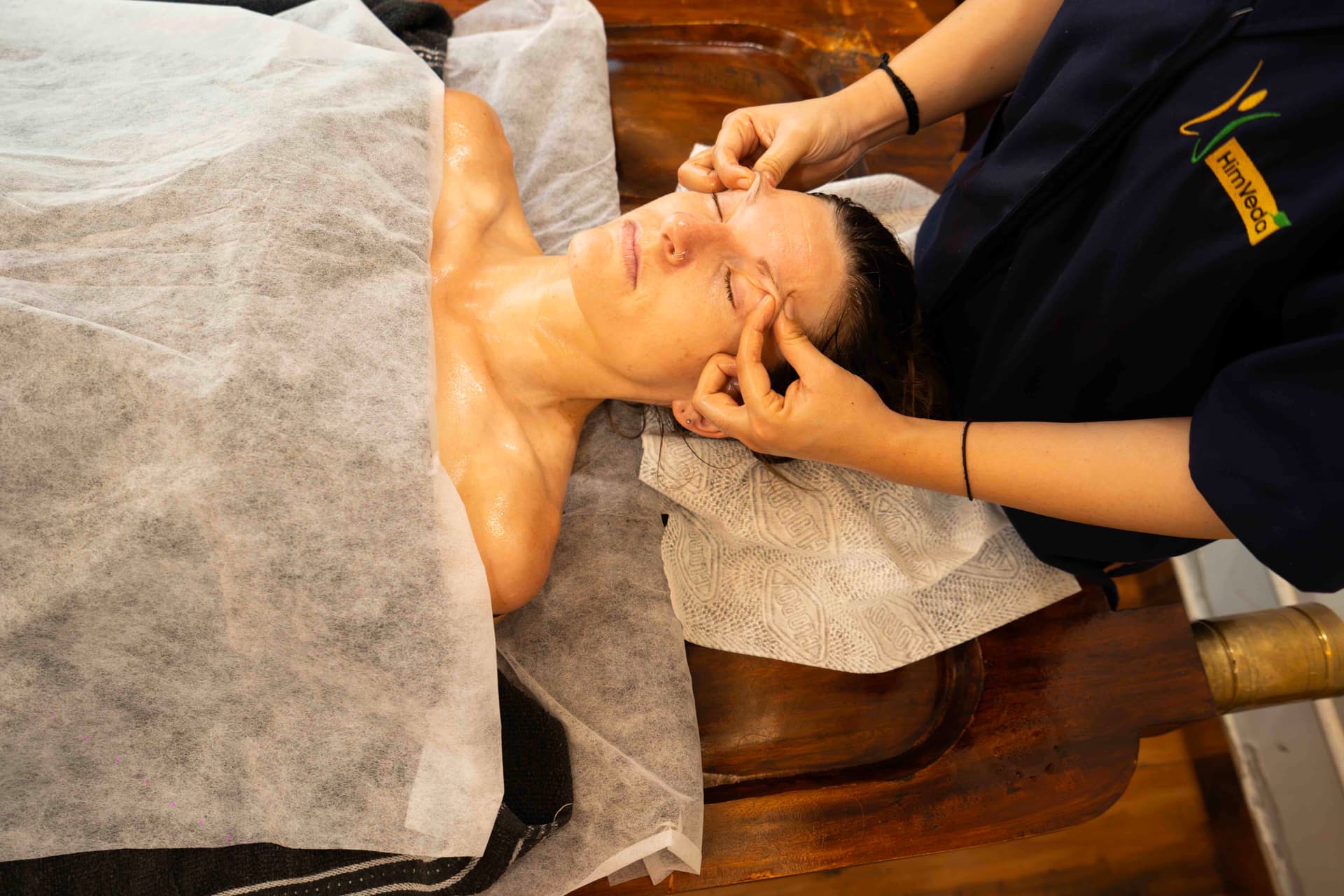 Classical Panchakarma treatment session at Himveda